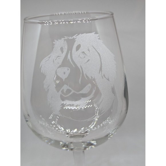 Bernese mountain dog Pet Dog Etched Wine Glass 12.75oz - Picture 1 of 3